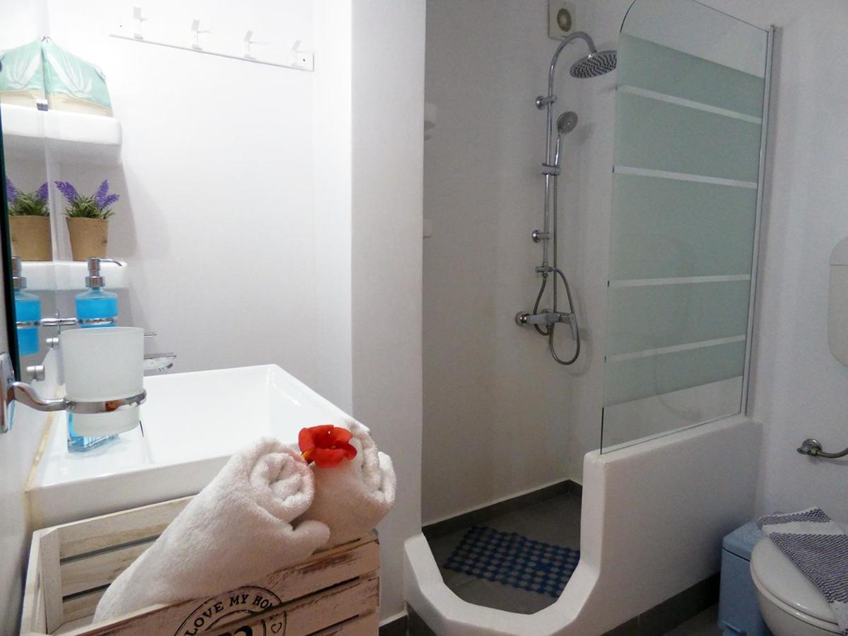 Tasoula Guest House Adamantas  ภายนอก รูปภาพ